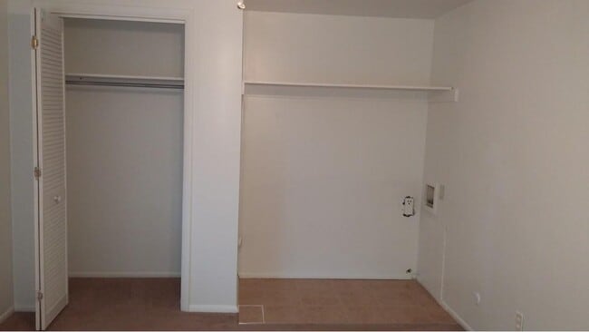 Photo - 4692 Charecote Ln Unidad D