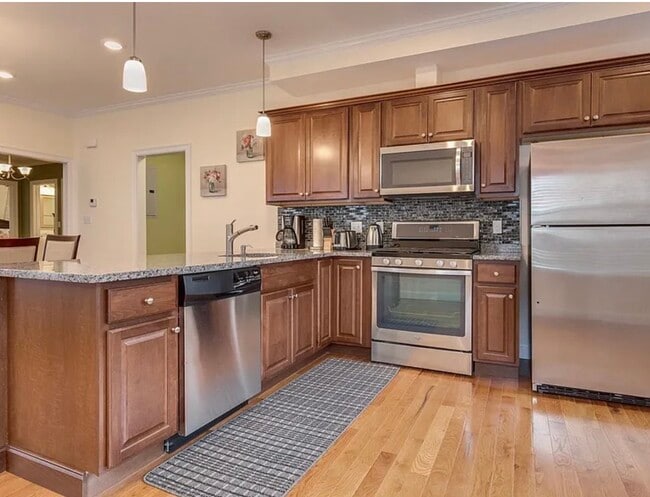 Building Photo - 90 Kent St Unit #2