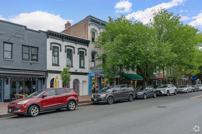 733 8th St SE - 733 8th St SE