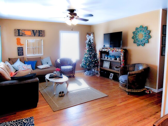 Photo - 806 S McFarland St