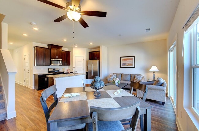 Photo - 810 Thread Wy