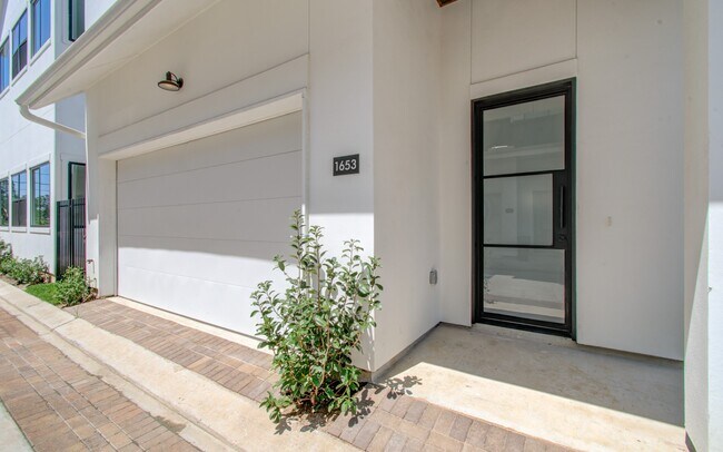 Photo - 1645 Bingle Rd