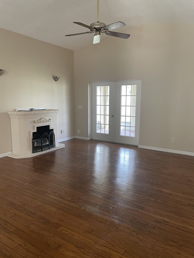 Photo - 3 bedroom, 2 bath conveniently located home!