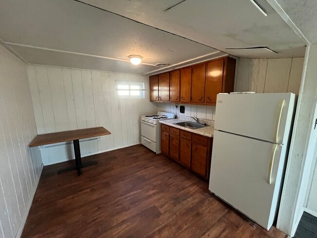Building Photo - 111 S Shamrock St Unit 2