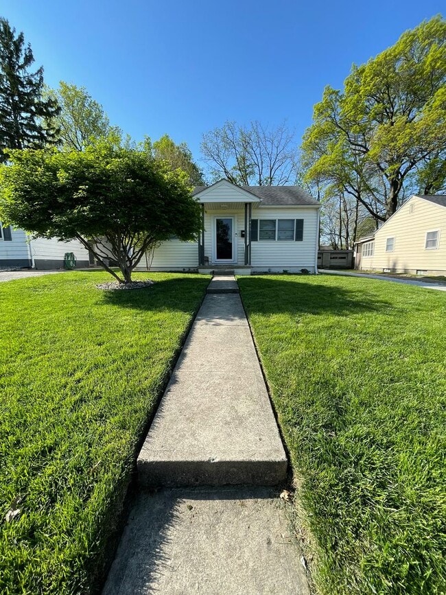 Building Photo - 2 Bedroom Single Family Home