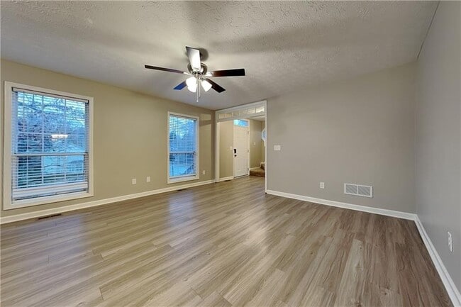 Photo - 1664 Summit Pl Way