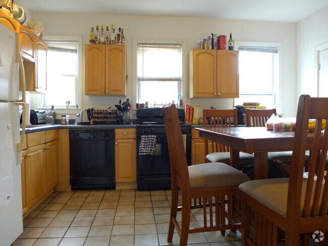 Building Photo - 137 Calumet St Rental