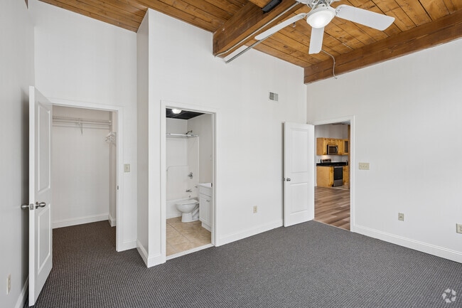 2BR, 2BA - 805SF - Primary Bedroom/ Closet