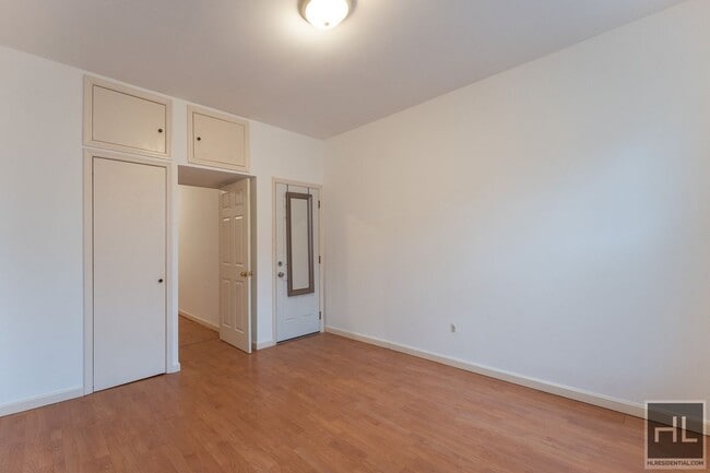 Photo - 41 STREET Unit 2L