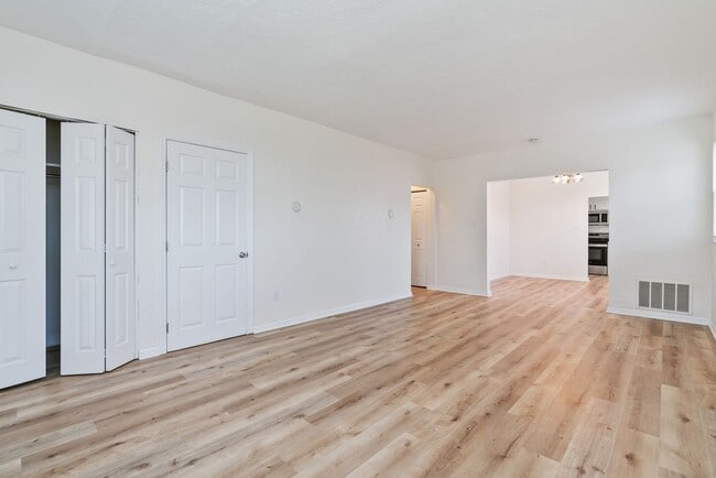 Photo - Recently Renovated, Pet Friendly, 3 Bedroom Apartment Close to Downtown Unit 2807 1/2 Neeld Avenue