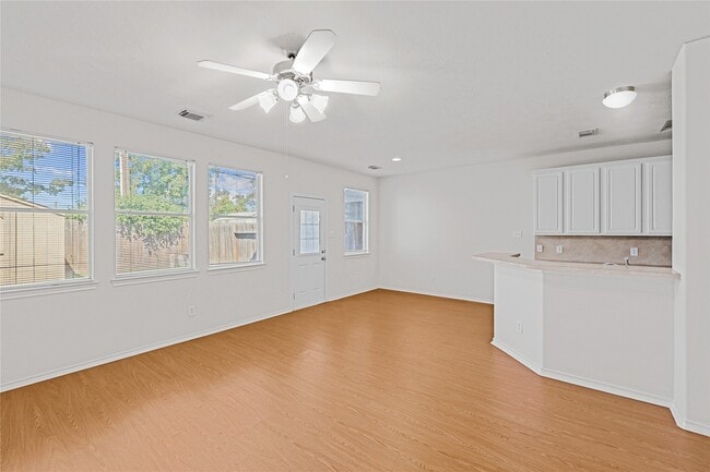 Building Photo - 6413 Dawson Creek Dr