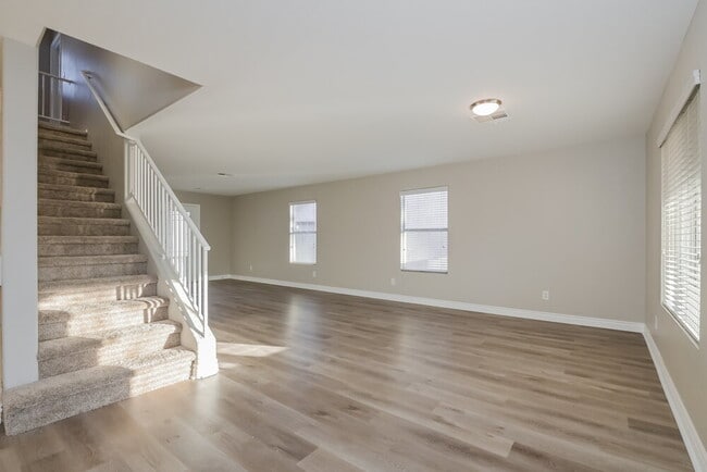 Photo - 3625 Shanagolden St