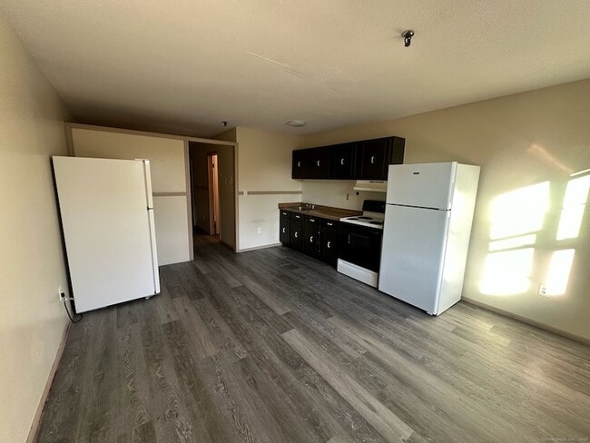 Building Photo - 1660 E Main St Unit 5H Rental