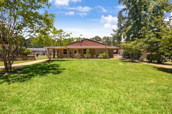 Photo - Welcome to Oxford Pointe Apartments – Comf...