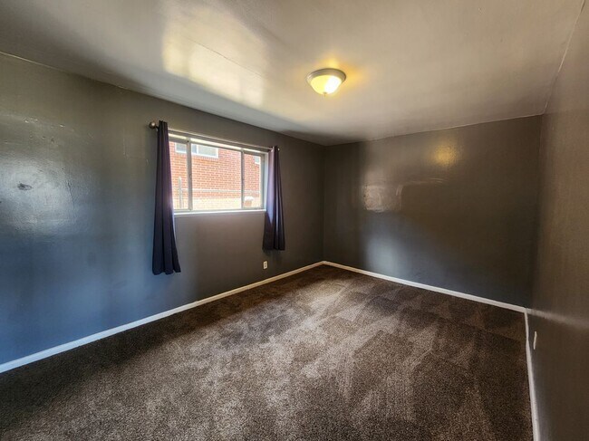 Photo - 1582 Lansing St