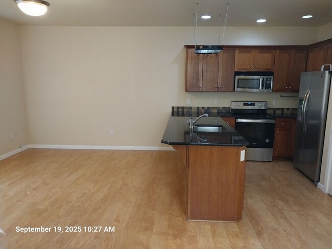 Building Photo - 2050 NW Yohn Ranch Dr