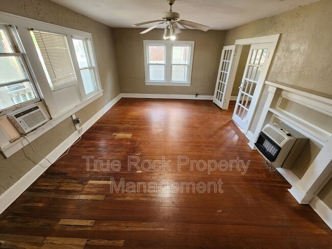 827 E Main St