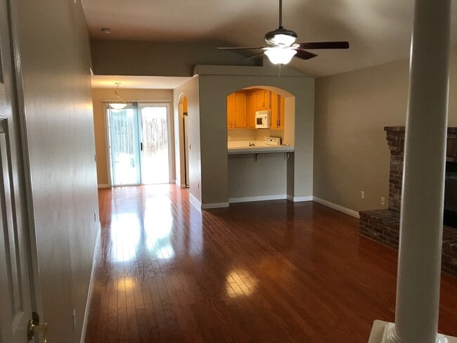 Photo - 8111 Ipswich Way