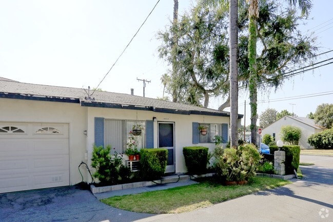 Photo - Elmwood Villa Apartments