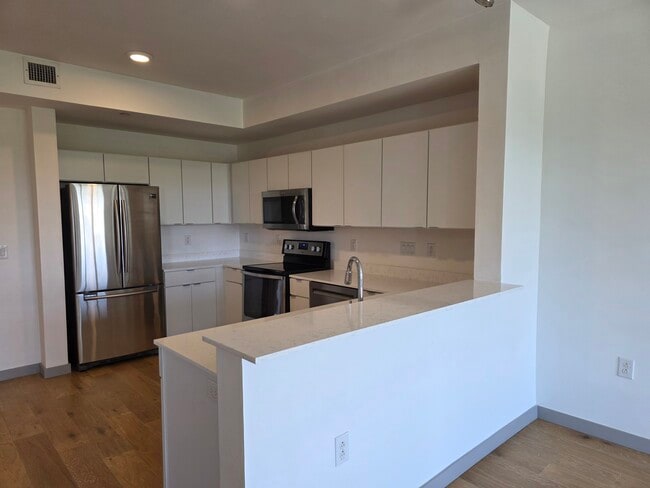 Kitchen - 400 Herron Dr Unit 321