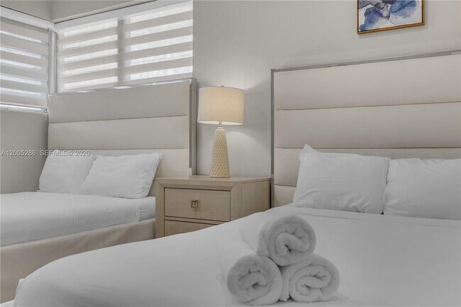 10006 E Bay Harbor Dr Unit 15