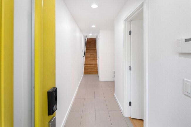 Photo - 209 13th Ave E