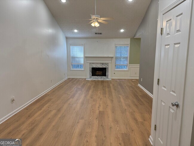Photo - 509 Tannenhill Pl