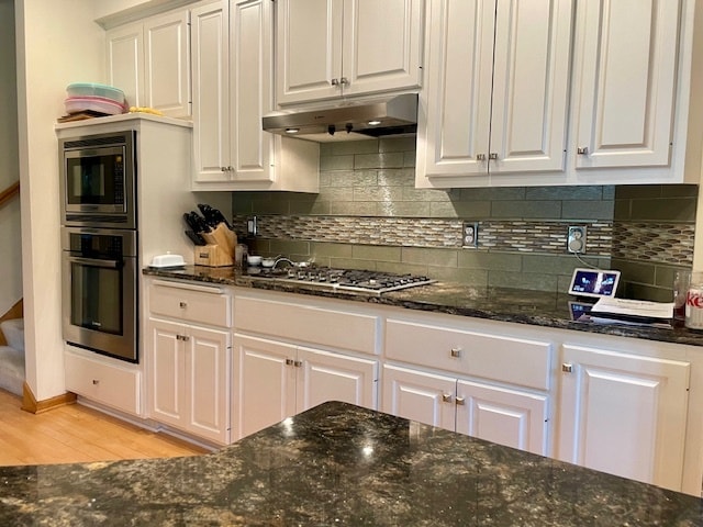 Large, gourmet kitchen. - 18679 Pathfinder Dr