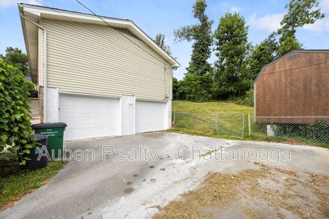 4015 Shady Oak Dr