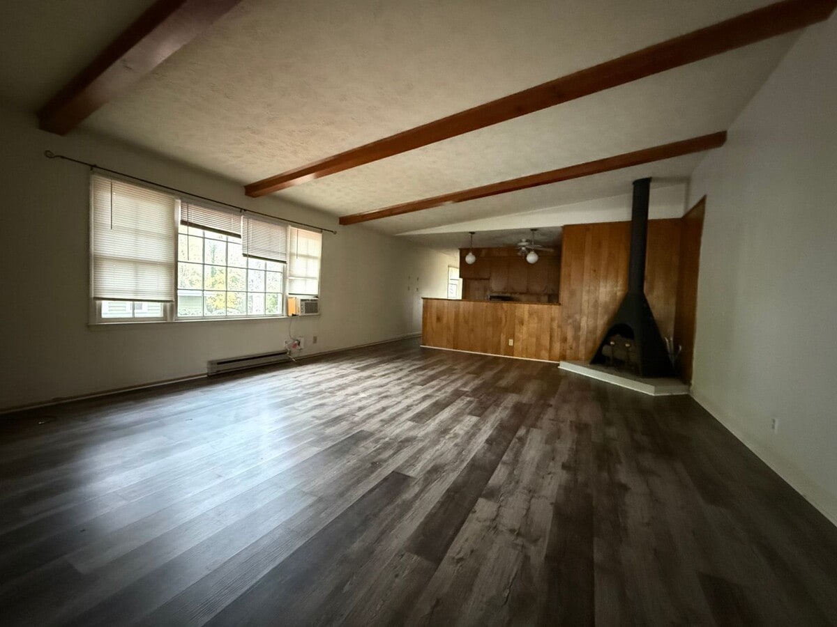 1 Bed/1 Bath Apartment - 1 Bed/1 Bath Apartment