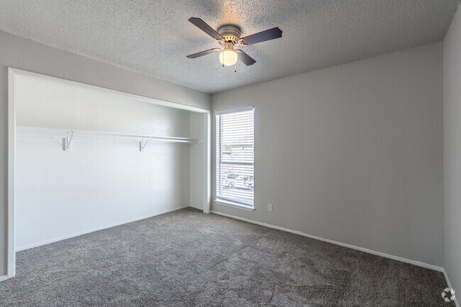 2BR, 2BA - 843SF - Bedroom