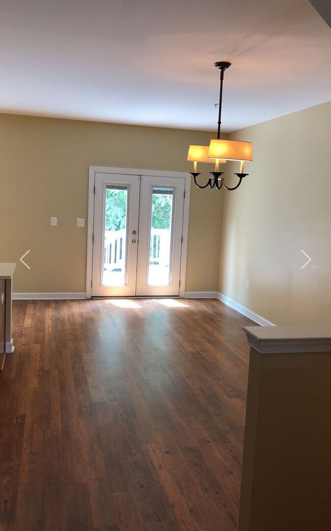 Photo - Nice end unit townhouse in waterfront comm...