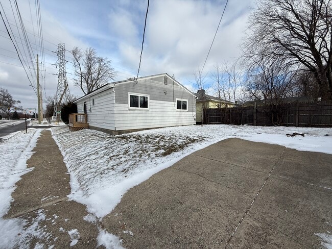 Photo - 611 Montana Ave