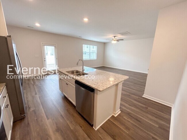 Photo - Spacious 3-Bedroom Home in a Prime Location / Pet Friendly /Available Now!