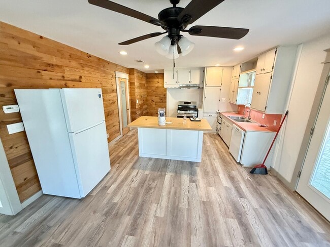 Photo - 402 Bonner St