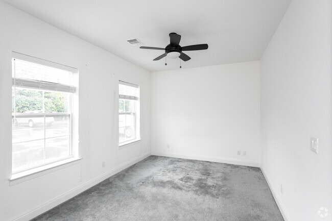 1BR,1BA -689SF -Lower - Bedroom