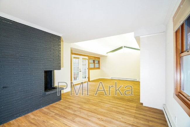 Photo - 185 SW Francis Ln