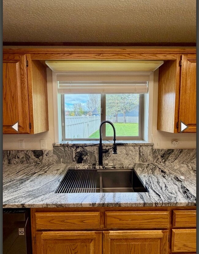 Photo - Hard to find 3 Bdrm, 2 Bath home in Harbor isles on the canal 2 miles to Sky Lakes Medical Ctr an...