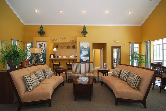 Leasing Office & Clubhouse - Huntington Place