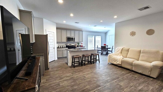 Photo - 31814 Whittis Hl Wy