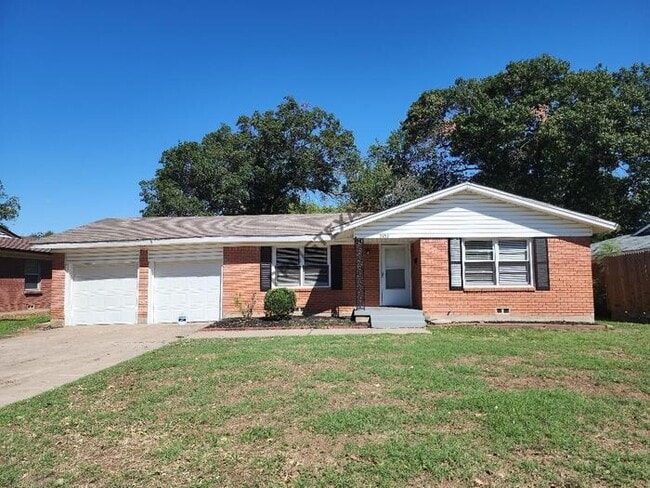 Building Photo - 5453 Wayside Ave