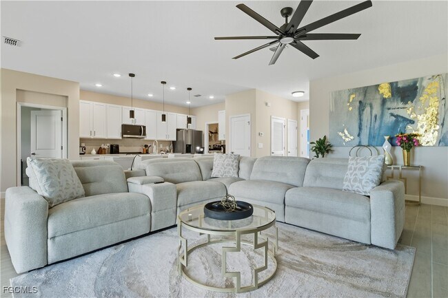 Photo - 525 Tropicana Parkway W