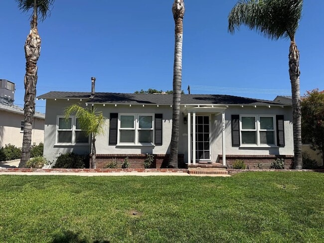 Building Photo - 1640 N Frederic St