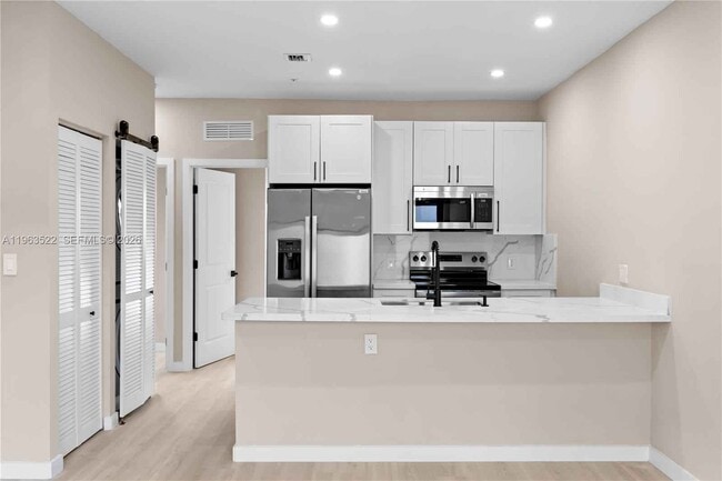 Building Photo - 630 NE 166th St Unit 4