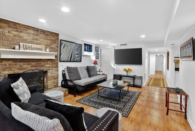 Photo - 843 Artwood Rd NE