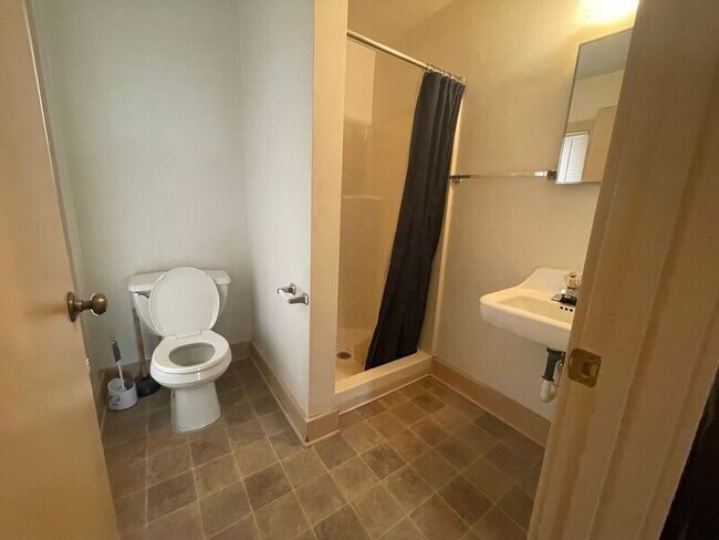 Photo - 517 W Maple Ave