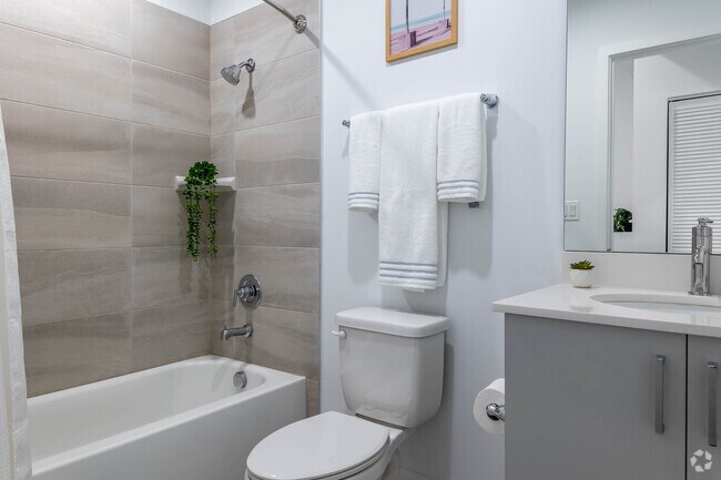 3 BR, 2.5 BA - 1,348SF