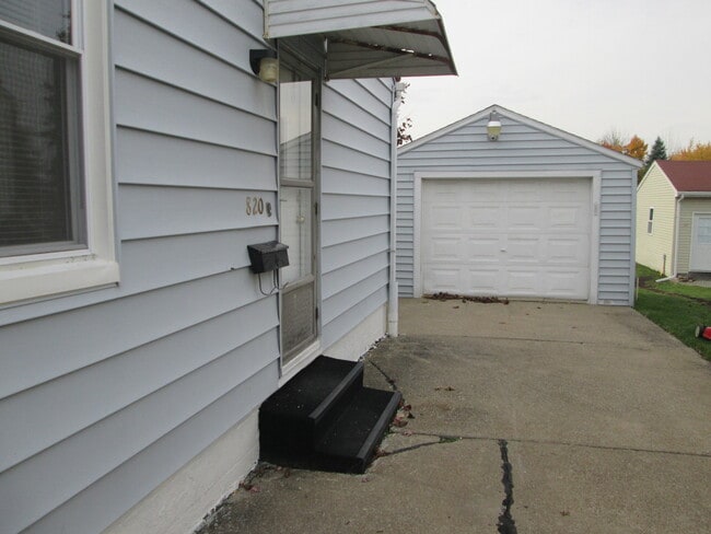 Photo - 820 Lincoln Ave SE