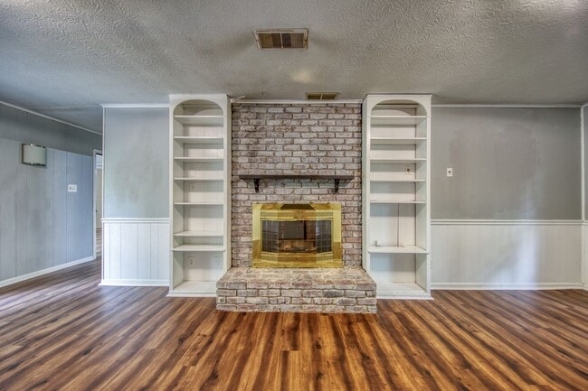Photo - 105 Newton Ln