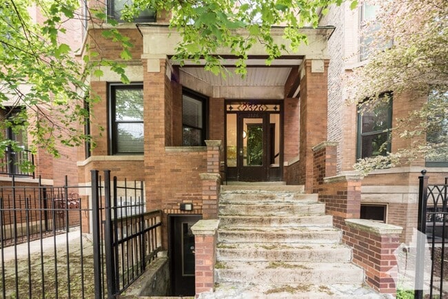 Building Photo - 2326 N Southport Ave Unit 2F Rental